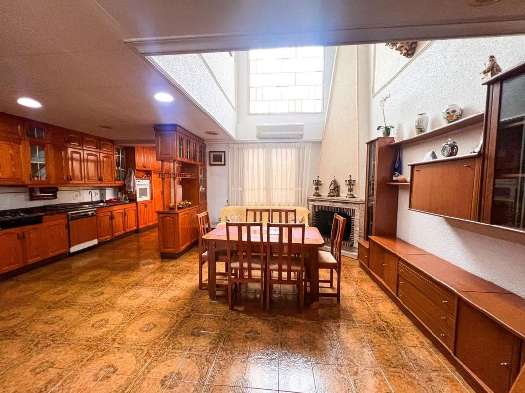Chalet, 5 dormitorios — Guardamar del Segura