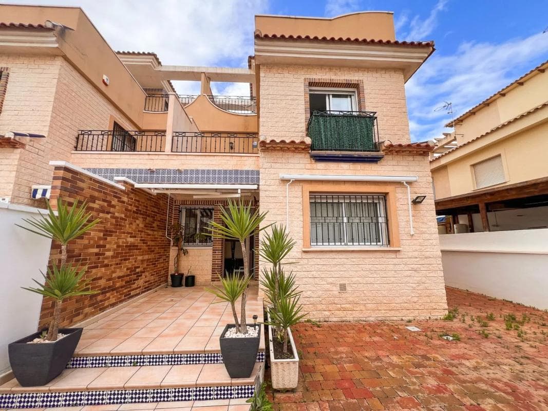 Chalet pareado, 3 dormitorios — Pilar de la Horadada