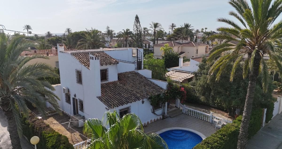 Chalet, 4 dormitorios — Orihuela