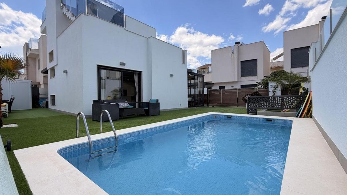 Villa, 5 bedrooms — Torrevieja
